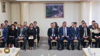 ՀՀ քննչական կոմիտեի նախագահը հանդիպել է Հնդկաստանի դեսպանին և Հնդկաստանում վերապատրաստում անցած քննիչներին